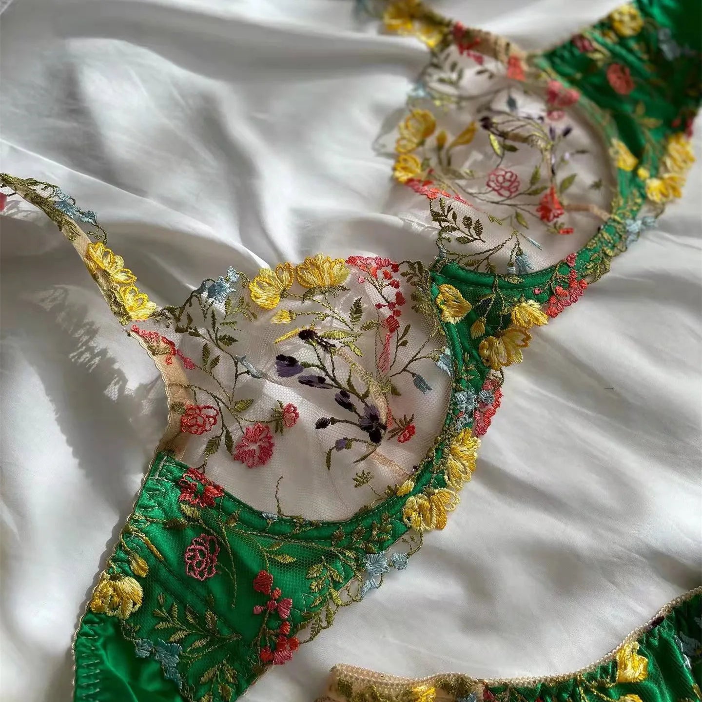 2-Piece Lace Bra Embroidery Floral Lingerie Set